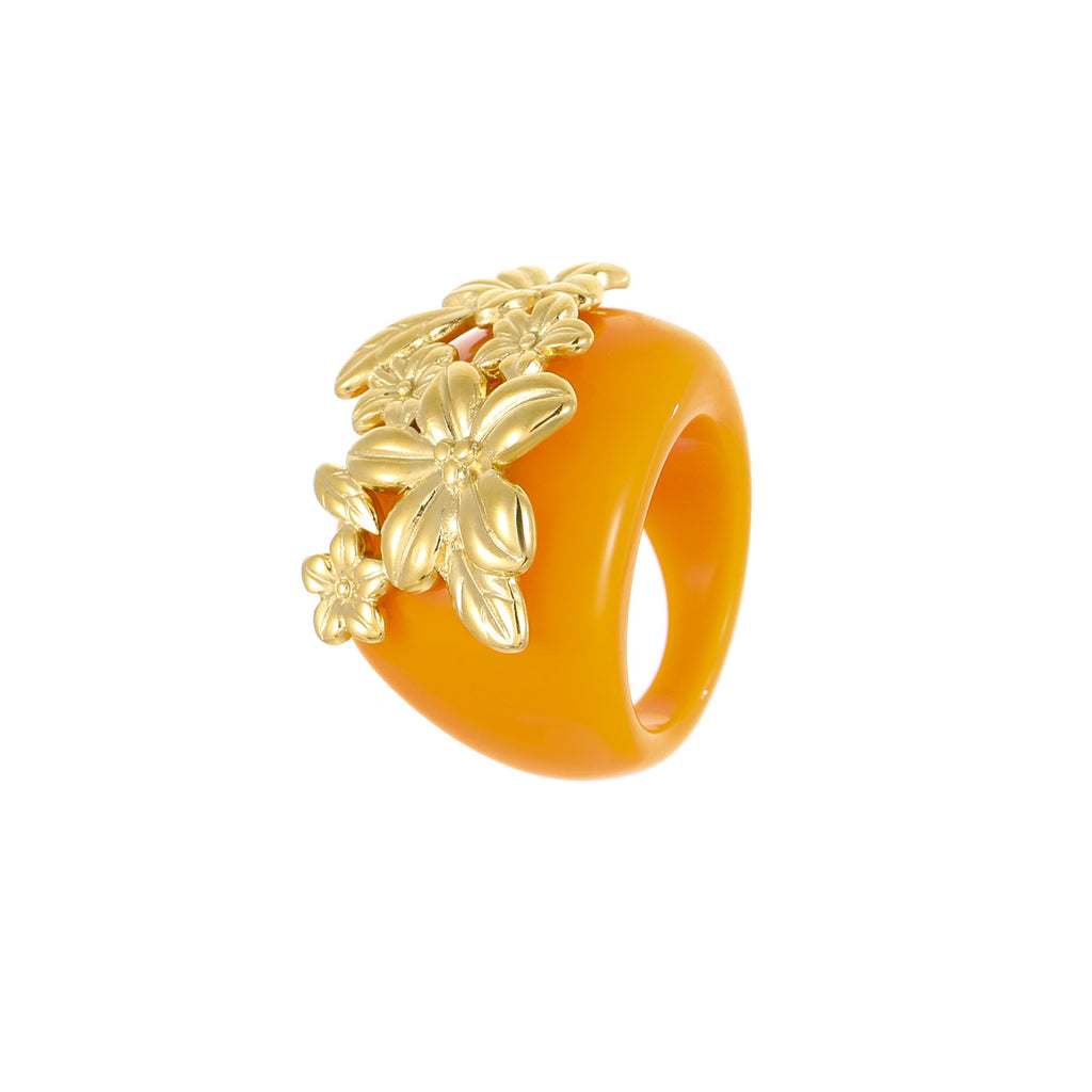Floral design ring with a vibrant and intricate pattern