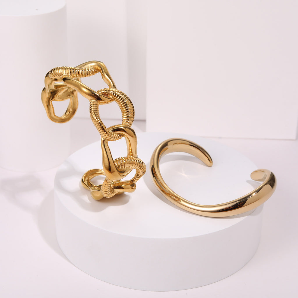 Design-inspired texture-embossed open-style bracelet