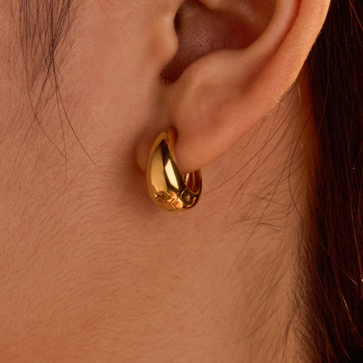 New earring design: high-end, niche, fashionable, versatile, and retro-inspired ear accessories.