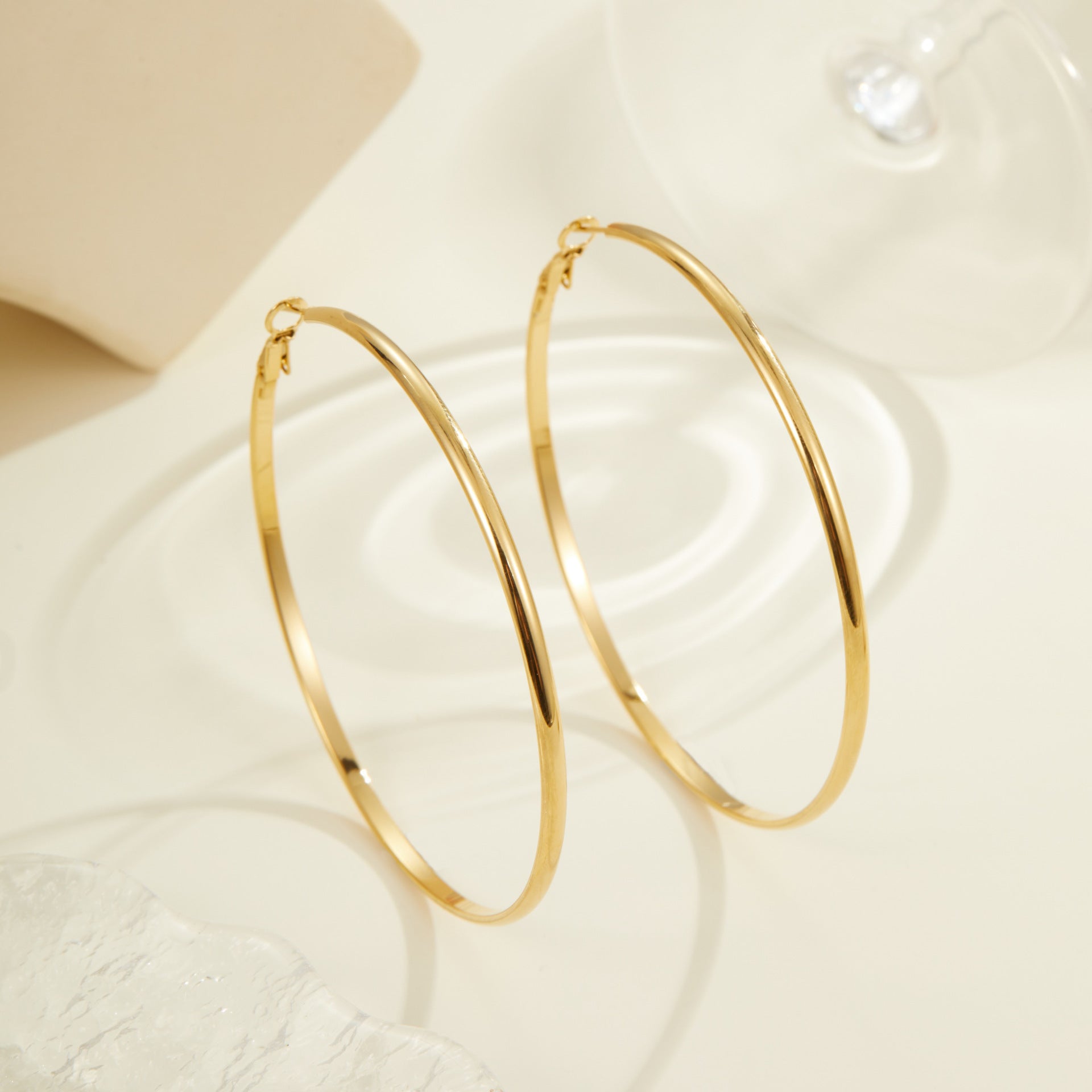 Fashionable and trendy large C-shaped earring earrings made of stainless steel