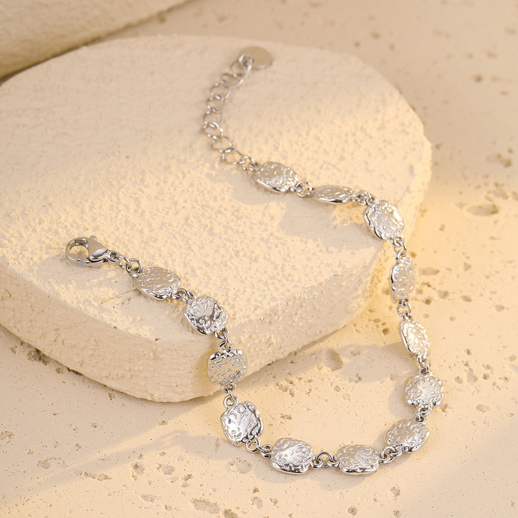 Square-shaped hammered gold bracelet