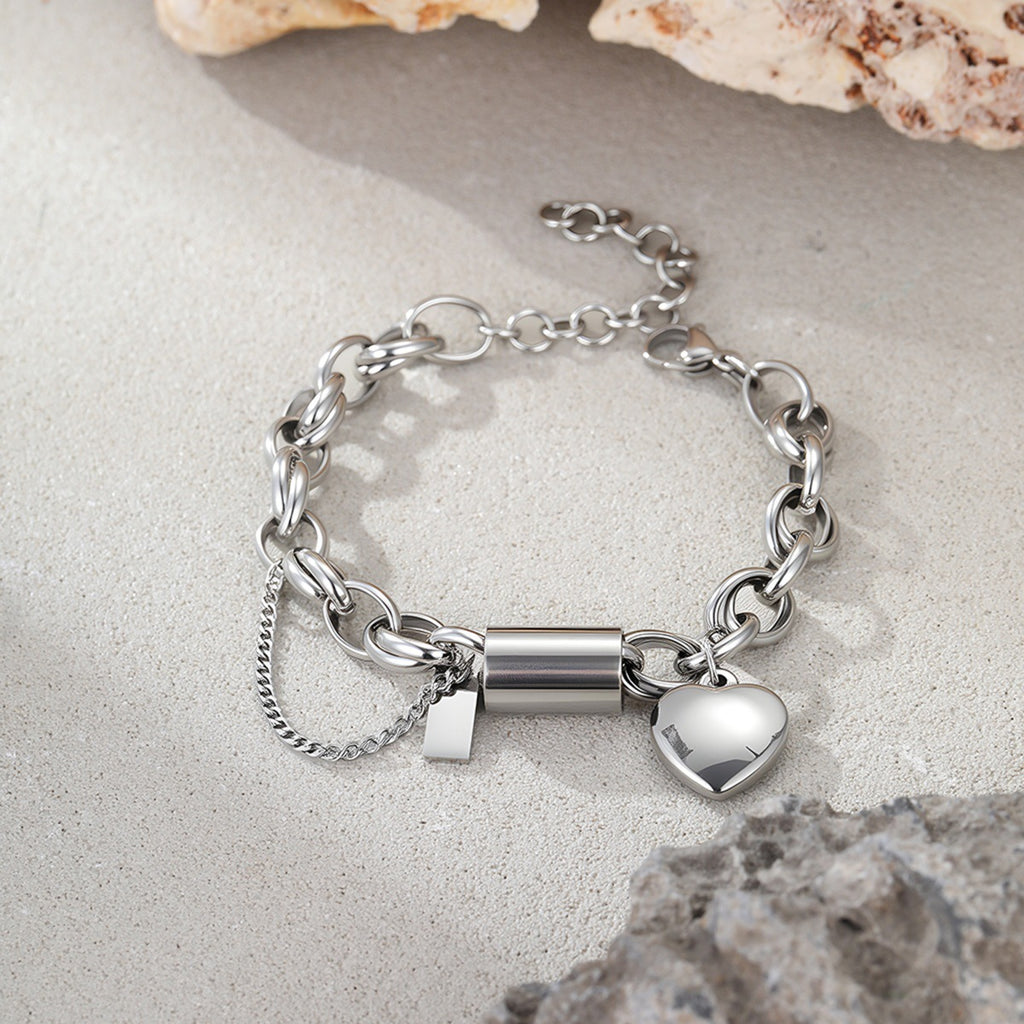 Heart-shaped pendant chain bracelet
