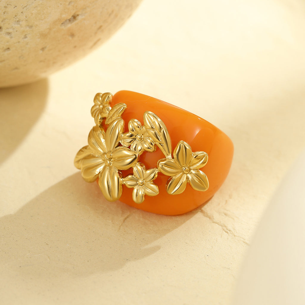 Floral design ring with a vibrant and intricate pattern