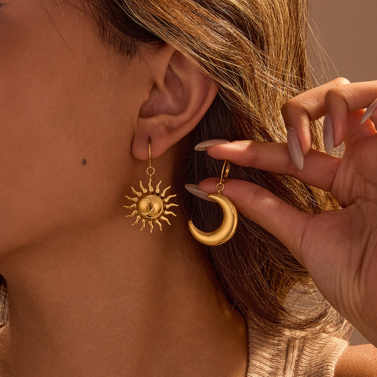 French-style retro titanium earring, high-end feel, geometric moon and sun earring, ear accessory