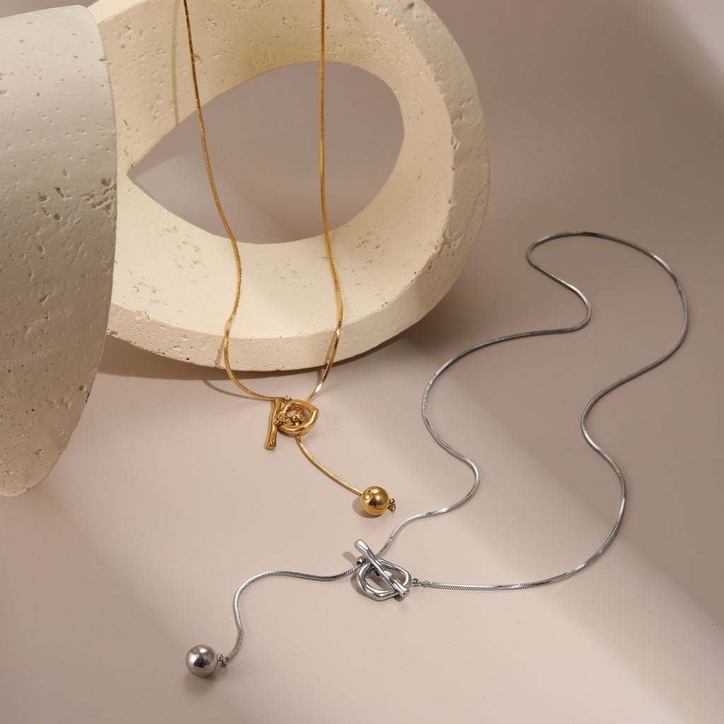 Geometric circular pendant necklace