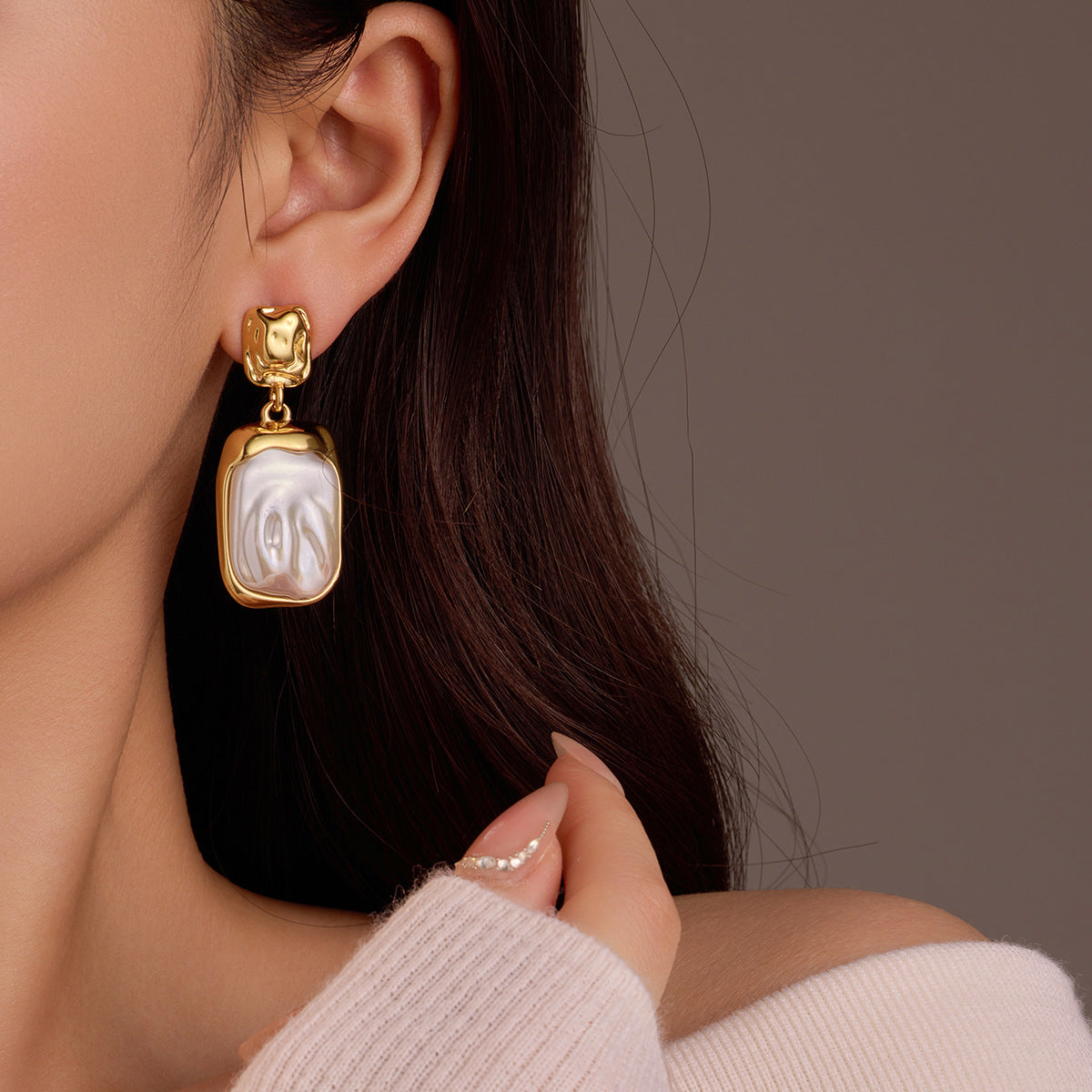 Baroque Pearl Geometric Pendant Earring