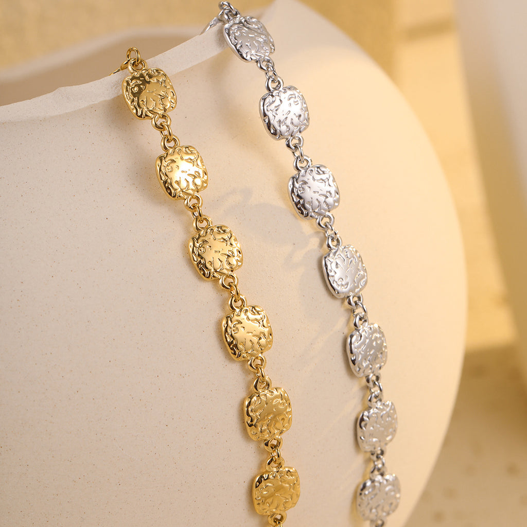 Square-shaped hammered gold bracelet