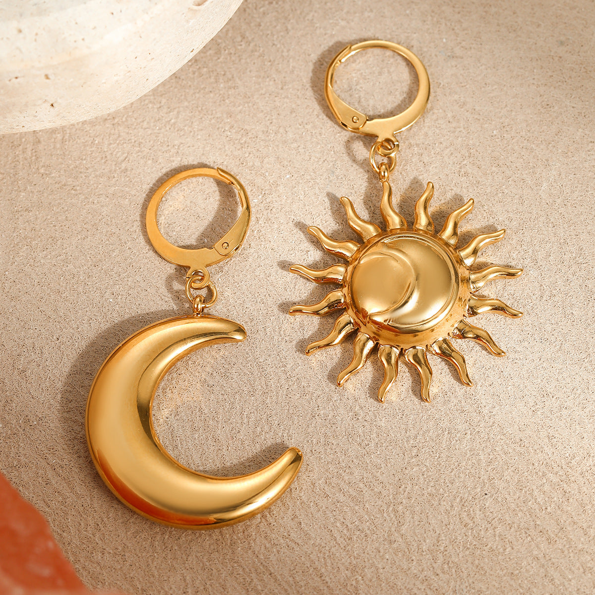 French-style retro titanium earring, high-end feel, geometric moon and sun earring, ear accessory