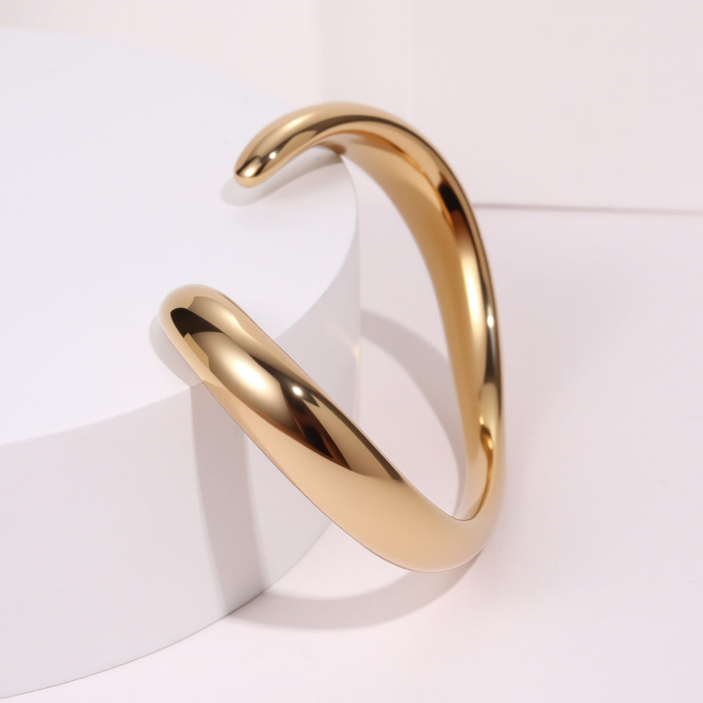 Design-inspired texture-embossed open-style bracelet