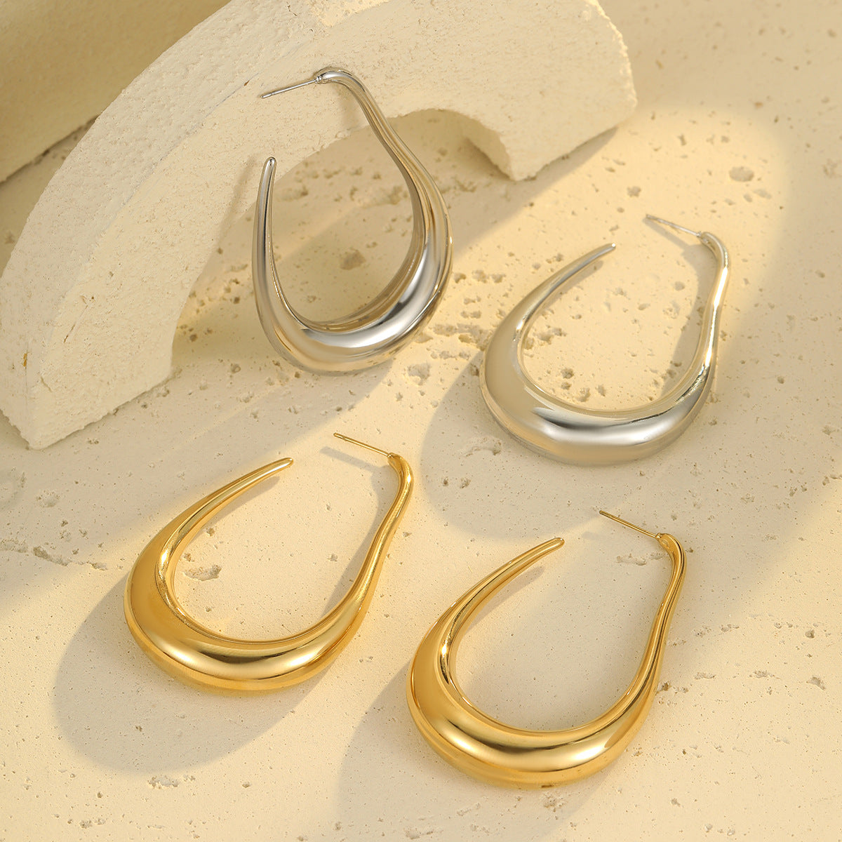 Hollow U-shaped ear stud earrings