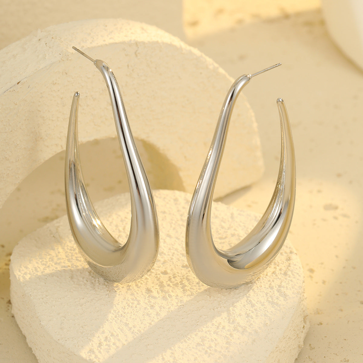 Hollow U-shaped ear stud earrings