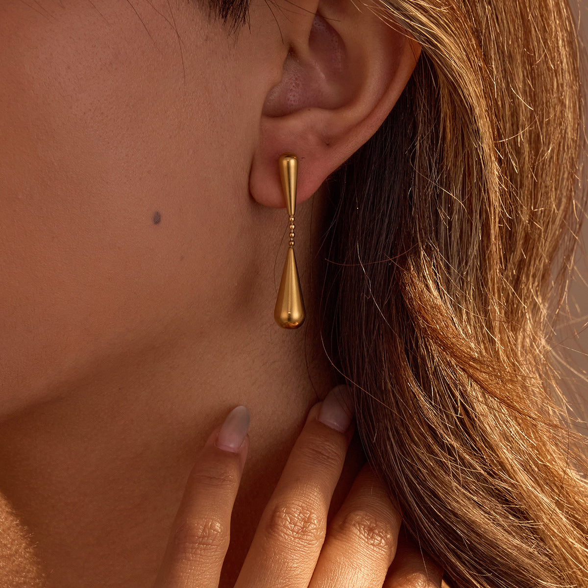 Geometric water drop design-oriented, niche-targeted earrings