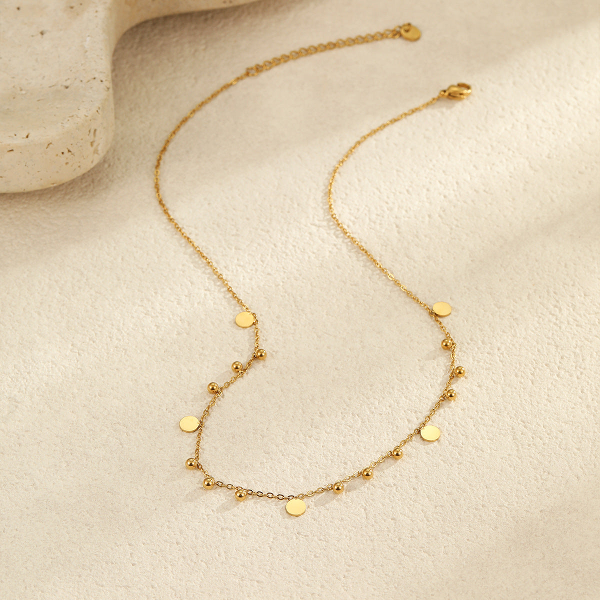 INS niche, high-end, metallic-feel round bead necklace