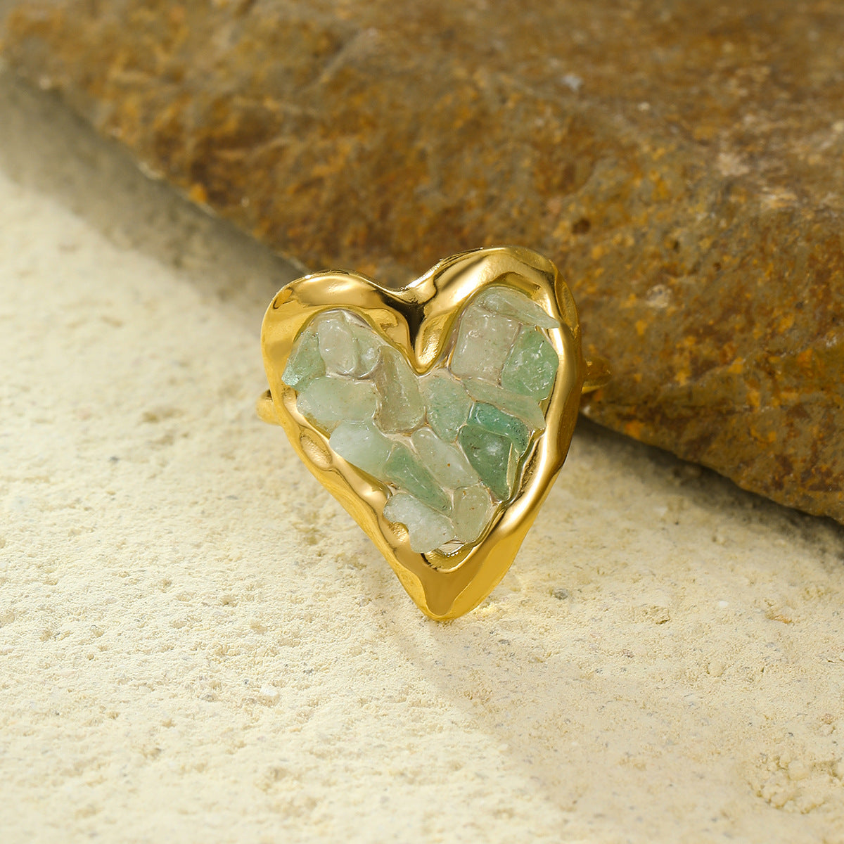 Simple yet elegant 18K gold-plated heart-shaped ring with natural stone inlays