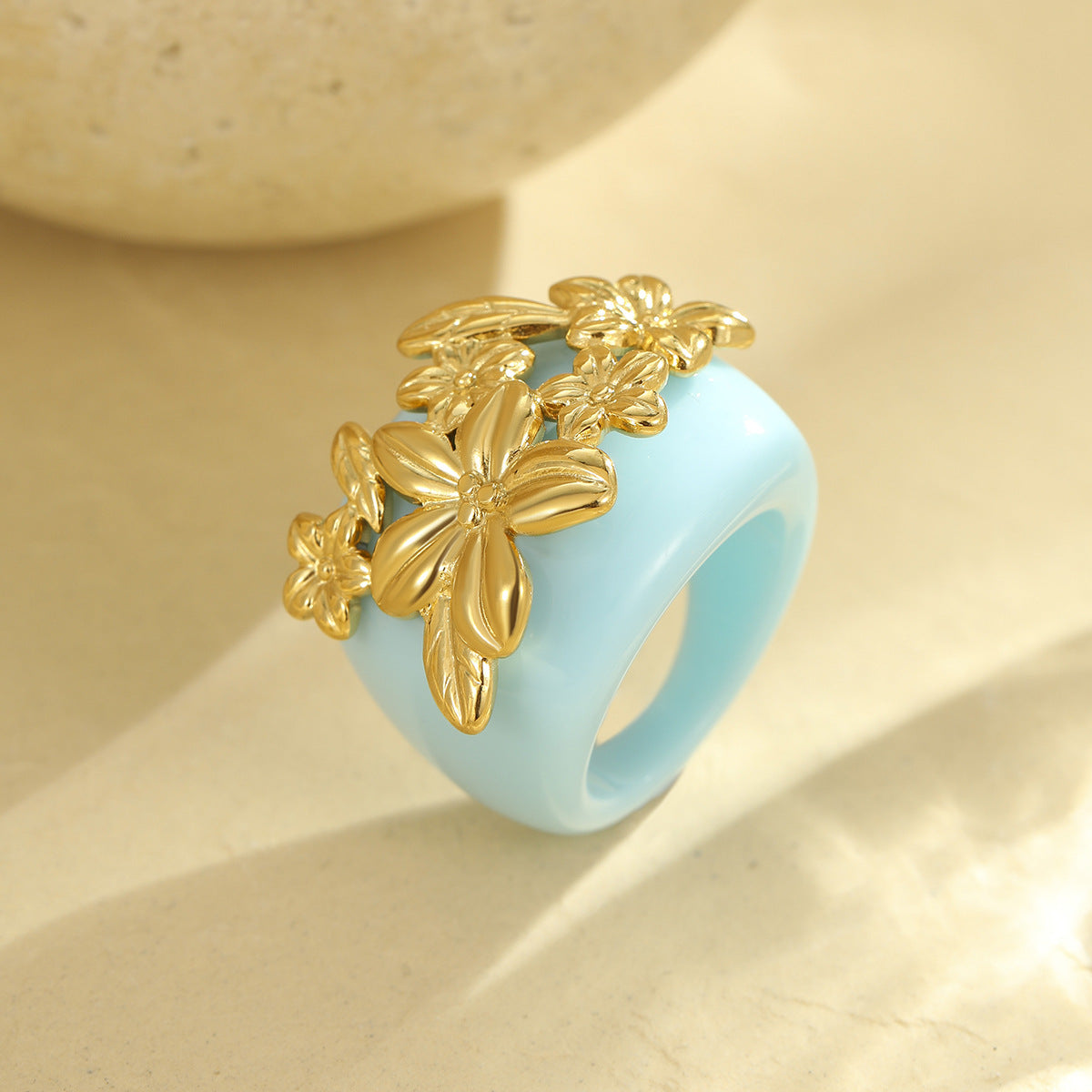Floral design ring with a vibrant and intricate pattern