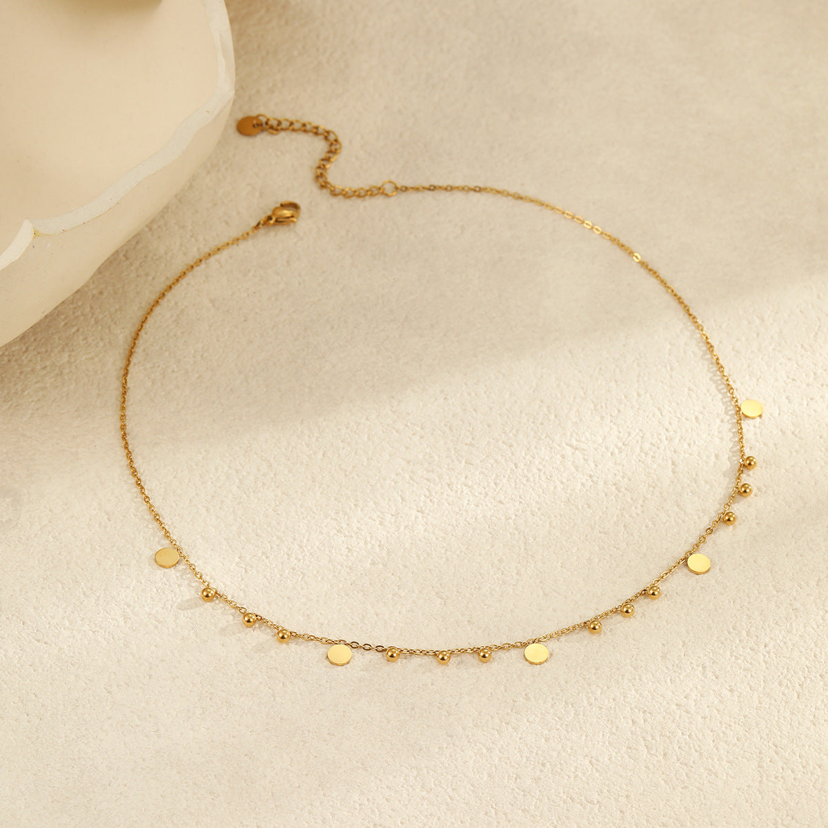 INS niche, high-end, metallic-feel round bead necklace